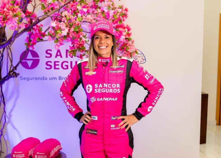 Kaká Magno in her race suit