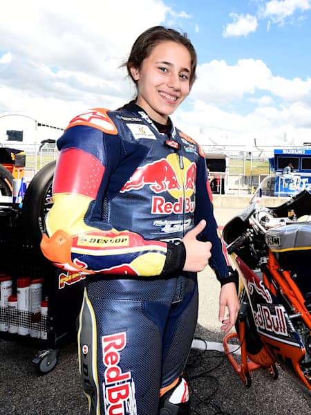Beatriz Neila in her race suit