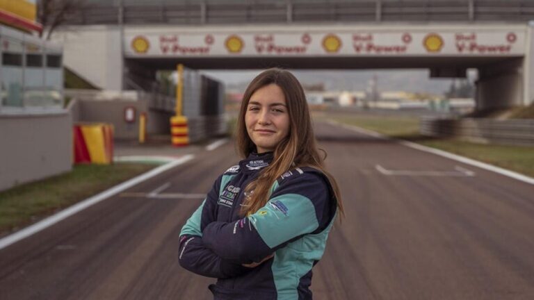 Laura Camps in her race suit