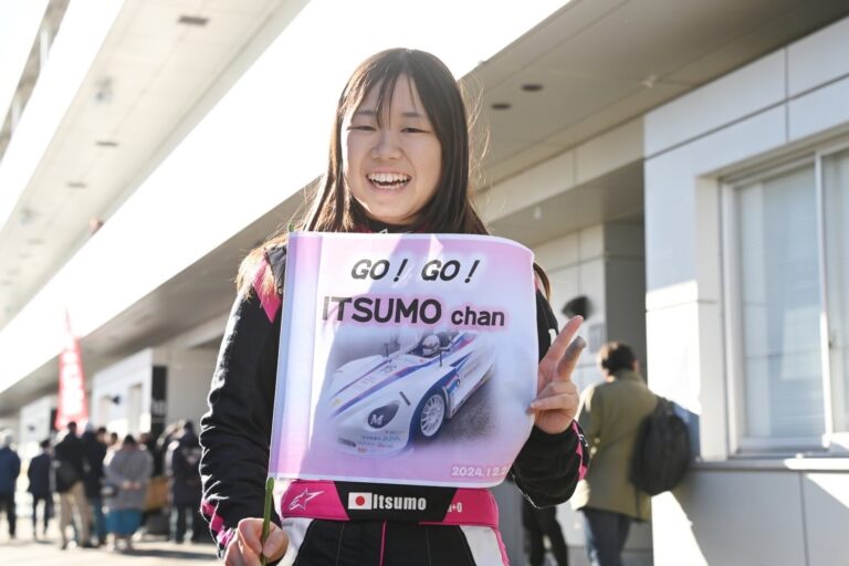 Itsumo Shiraishi in her race suit